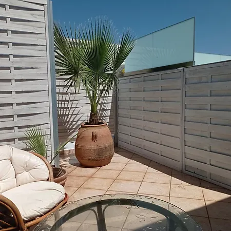 Apartment With Heated Rooftop Pool *