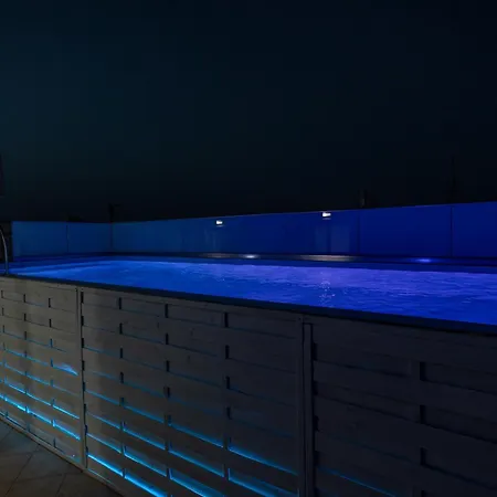 With Heated Rooftop Pool Διαμέρισμα *